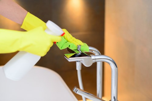 Deep cleaning equipment for commercial carpets